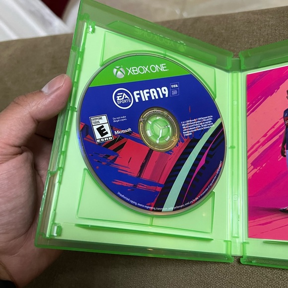 FIFA 19 Xbox One - Picture 2 of 3